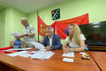 Подмосковные коммунисты в рабочем строю!
