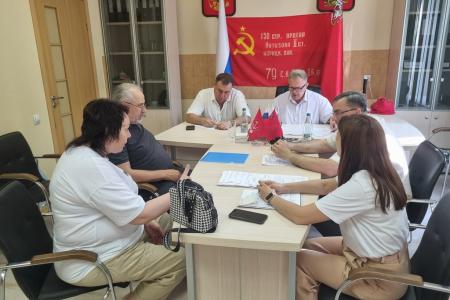 Руководитель фракции КПРФ в Мособлдуме Александр Наумов провел прием граждан в Ступино