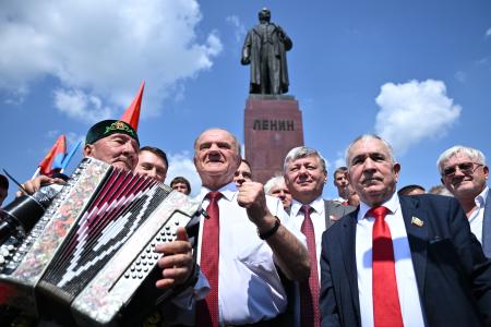 Г.А. Зюганов возложил цветы к памятнику Ленину в Казани