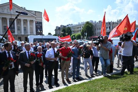 Г.А. Зюганов возложил цветы к памятнику Ленину в Казани