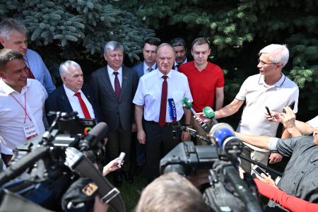 Г.А. Зюганов возложил цветы к памятнику Ленину в Казани