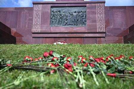 Г.А. Зюганов возложил цветы к памятнику Ленину в Казани