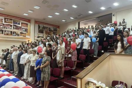 М.Н. Берулава вручил дипломы выпускникам Международного инновационного университета и Академического колледжа
