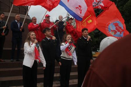 От пепелища войны — к цветущему саду: в Калининграде коммунисты отметили 80 летие региона