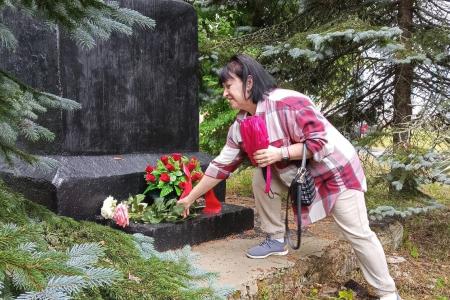 Брянская область. Климовские коммунисты открыли обновлённый памятник В.И. Ленину в с.Митьковка