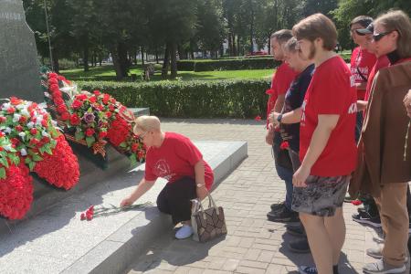 От уличной акции до учёбы и дискуссий: в Великом Новгороде продолжается слёт комсомольского актива СЗФО