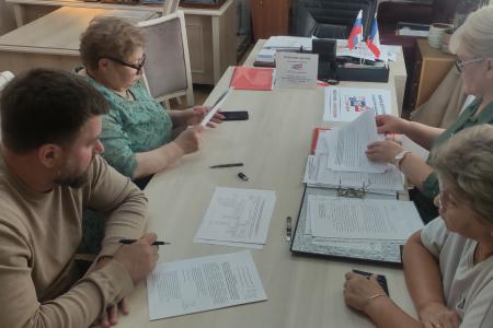 Кандидат в депутаты Госдумы от КПРФ Ольга Ефимова сдала документы в новгородский избирком