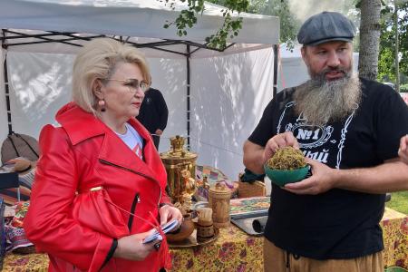 Нина Останина: Над Финским заливом развевается Красный стяг!