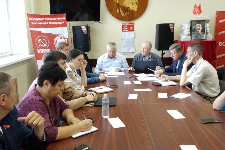Сергей Обухов в Воронеже: встреча с руководителем облизбиркома, депутатские запросы по топливной проблеме и участие в работе бюро обкома КПРФ