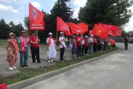С Красным Знаменем в руках! Пикет КПРФ в Черкесске: За Программу Победы КПРФ!