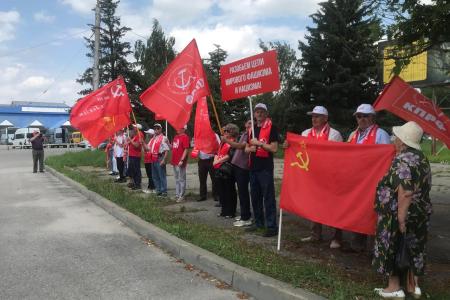 С Красным Знаменем в руках! Пикет КПРФ в Черкесске: За Программу Победы КПРФ!