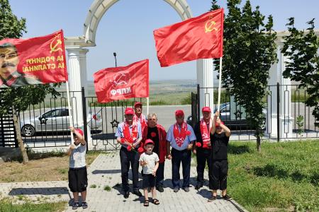 В Кабардино-Балкарии прошел патриотический автопробег «Красные крылья Победы»