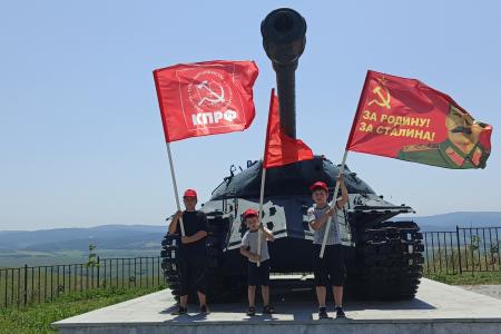 В Кабардино-Балкарии прошел патриотический автопробег «Красные крылья Победы»
