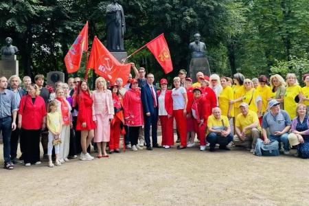 Нина Останина: В Петербурге почтили память матери великого Ильича