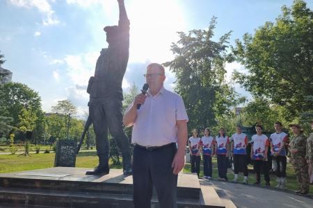 Руководитель фракции КПРФ в Мособлдуме Александр Наумов поздравил ветеранов боевых действий в городском округе Ступино