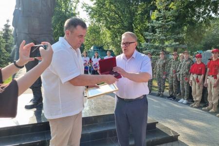 Руководитель фракции КПРФ в Мособлдуме Александр Наумов поздравил ветеранов боевых действий в городском округе Ступино