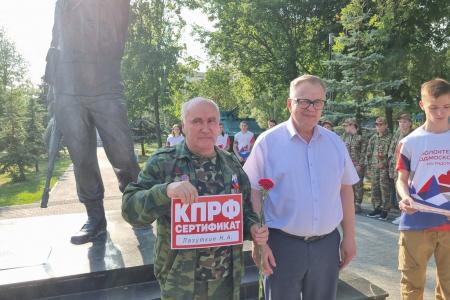 Руководитель фракции КПРФ в Мособлдуме Александр Наумов поздравил ветеранов боевых действий в городском округе Ступино