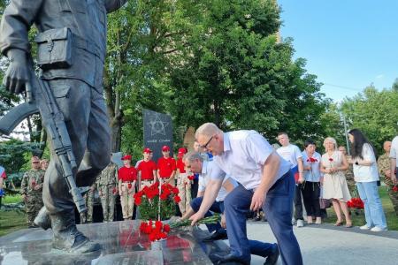 Руководитель фракции КПРФ в Мособлдуме Александр Наумов поздравил ветеранов боевых действий в городском округе Ступино
