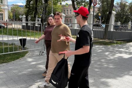 Рязанские коммунисты-комсомольцы поздравили молодежь с праздником и провели информационную акцию