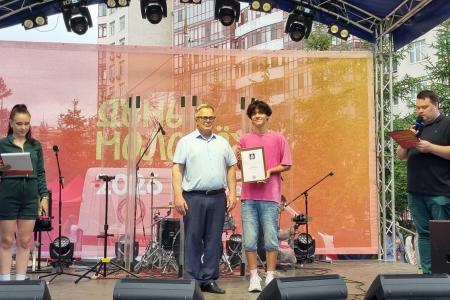Руководитель фракции КПРФ в Мособлдуме Александр Наумов поздравил жителей Ленинского городского округа с Днем молодежи