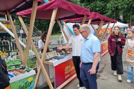Руководитель фракции КПРФ в Мособлдуме Александр Наумов поздравил жителей Ленинского городского округа с Днем молодежи