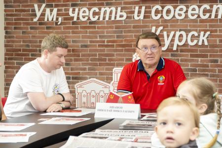 Курская область: в День семьи, любви и верности коммунисты встретились с многодетными семьями