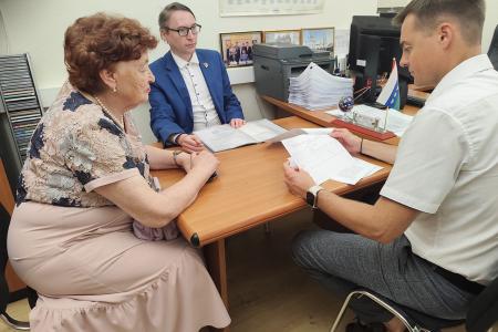 КПРФ стала первой партией, сдавшей документы на регистрацию на выборах Тюменской областной Думы