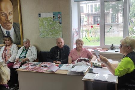 Лидер новгородских коммунистов проводит совещания выборных штабов