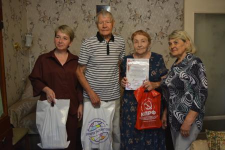 Коммунисты Забайкалья поздравили семьи‑долгожители с Днём любви, семьи и верности