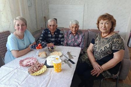 Коммунисты Забайкалья поздравили семьи‑долгожители с Днём любви, семьи и верности
