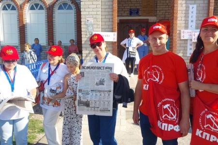 Партийная пресса Саратовского областного отделения КПРФ для участников и гостей  праздника чувашской культуры «Уяв»