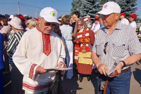 Партийная пресса Саратовского областного отделения КПРФ для участников и гостей  праздника чувашской культуры «Уяв»