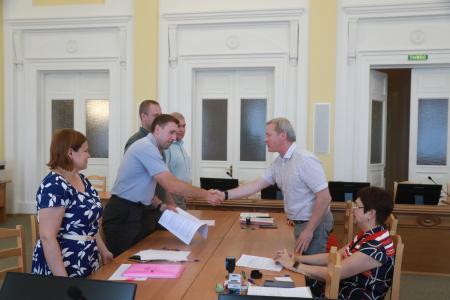 Омск: сданы документы на участие в выборах в Законодательное Собрание области