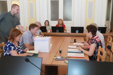 Омск: сданы документы на участие в выборах в Законодательное Собрание области