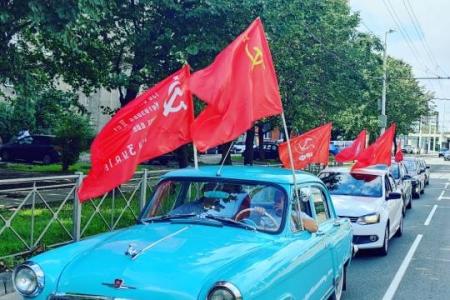 Коммунисты и комсомольцы Калининграда провели автопробег «Красные крылья Победы»