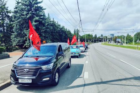 Коммунисты и комсомольцы Калининграда провели автопробег «Красные крылья Победы»