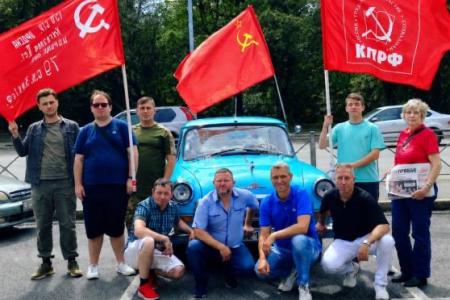 Коммунисты и комсомольцы Калининграда провели автопробег «Красные крылья Победы»