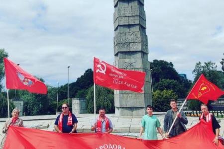 Коммунисты и комсомольцы Калининграда провели автопробег «Красные крылья Победы»