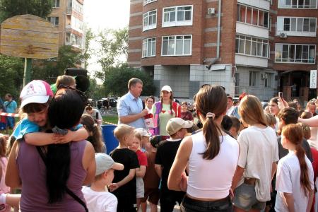 Коммунисты Томска организовали летнюю пенную вечеринку для жителей микрорайона «Каштак»
