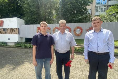 В Ставрополе прошёл торжественный митинг, посвящённый 106-й годовщине образования краевой комсомольской организации