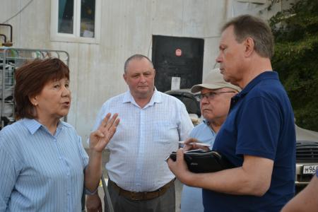 Николай Арефьев провёл в Астрахани совещание и встретился с жителями микрорайона