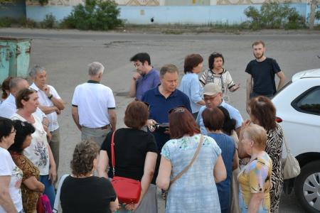 Николай Арефьев провёл в Астрахани совещание и встретился с жителями микрорайона