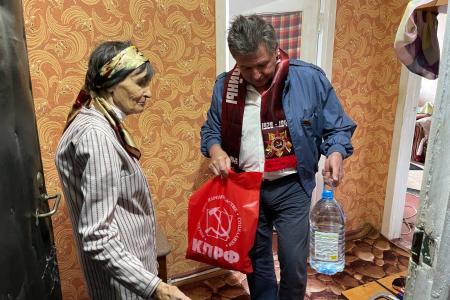 Не словами, а делом: Комсомол Крыма доставил гуманитарную помощь жителям Красноперекопска