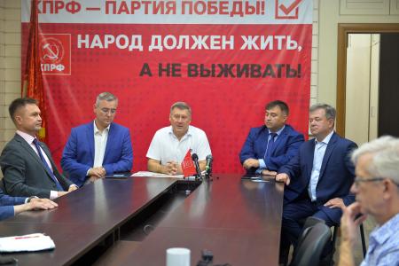 Новосибирск. Кандидаты в депутаты от КПРФ: наука должна получить 2% ВВП, а регион — свой нефтезавод