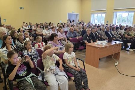 Рязань. «Малая родина — источник силы»: Денис Сидоров поздравил жителей Исадов с праздником