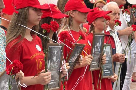 Ульяновские коммунисты почтил память детей-жертв войны на Донбассе