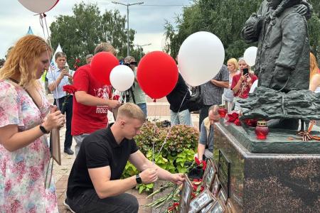 Ульяновские коммунисты почтил память детей-жертв войны на Донбассе