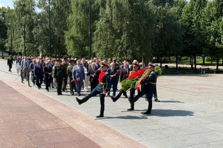 Иван Мельников принял участие в церемонии возложения венка в честь Дня Независимости Беларуси и 82-й годовщины освобождения страны от немецко-фашистских захватчиков