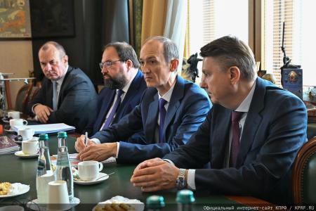 Главные вызовы современности: Геннадий Зюганов провёл заседание фракции КПРФ. На повестке — борьба с ростом цен и суверенное развитие ИИ
