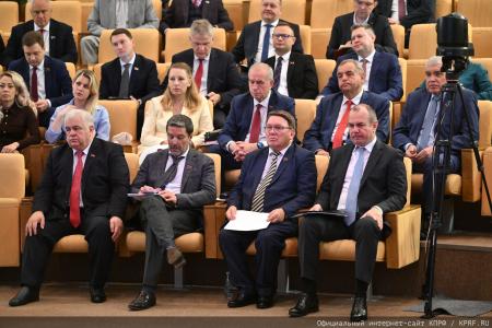 Главные вызовы современности: Геннадий Зюганов провёл заседание фракции КПРФ. На повестке — борьба с ростом цен и суверенное развитие ИИ